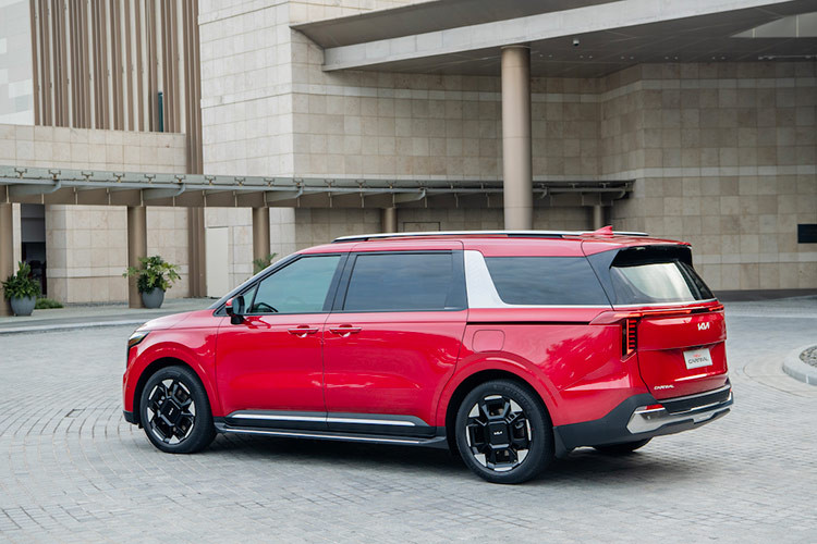 Ngoài ra, xe vẫn sẽ giữ lại những trang bị an toàn tiêu chuẩn như 8 túi khi, chống bó cứng phanh, cân bằng điện tử, khởi hành ngang dốc, cảm biến áp suất lốp, camera 360 độ, cảnh báo và hỗ trợ giữ làn, đèn pha thích ứng, điều khiển hành trình thích ứng.