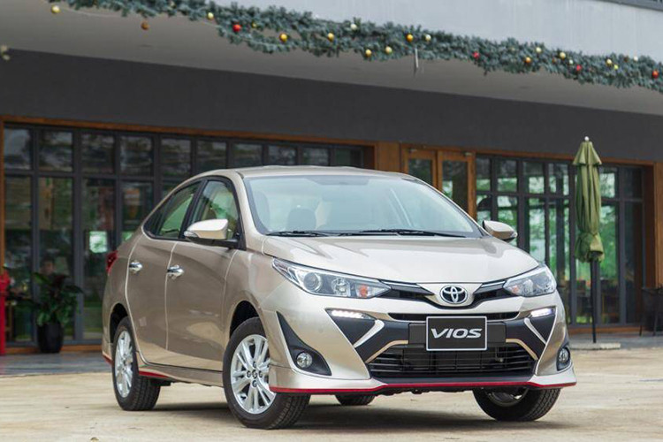 Kết thúc tháng 4/2020, Toyota Việt Nam ghi nhận doanh số bán của Vios đạt 1.106 xe, giảm mạnh 1.187 xe so với tháng trước. Cộng dồn trong 4 tháng đầu năm, thị trường ôtô Việt đã tiêu thụ 7.465 xe Toyota Vios. Mặc dù doanh số giảm mạnh nhưng mẫu xe này vẫn giữ vị trí đứng đầu thị trường và bỏ xa nhiều đối thủ khác. Hiện xe đang được bán tại Việt Nam với 6 phiên bản Vios có giá bán dao động từ 470-570 triệu đồng.