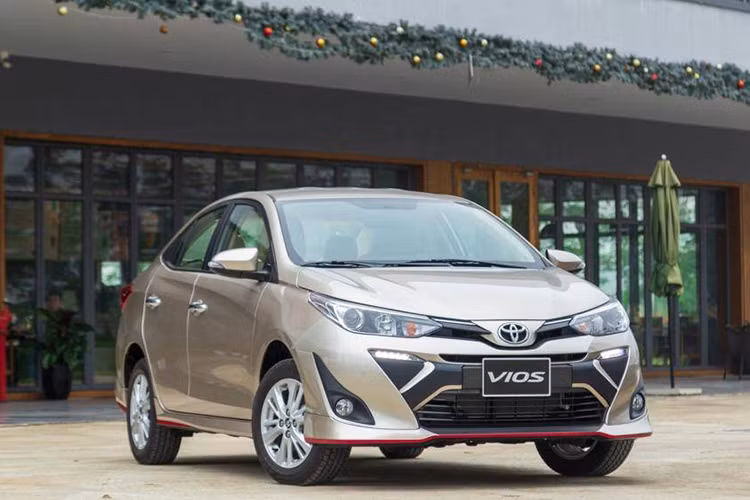 Kết thúc tháng 4/2020, Toyota Việt Nam ghi nhận doanh số bán của Vios đạt 1.106 xe, giảm mạnh 1.187 xe so với tháng trước. Cộng dồn trong 4 tháng đầu năm, thị trường ôtô Việt đã tiêu thụ 7.465 xe Toyota Vios. Mặc dù doanh số giảm mạnh nhưng mẫu xe này vẫn giữ vị trí đứng đầu thị trường và bỏ xa nhiều đối thủ khác. Hiện xe đang được bán tại Việt Nam với 6 phiên bản Vios có giá bán dao động từ 470-570 triệu đồng.