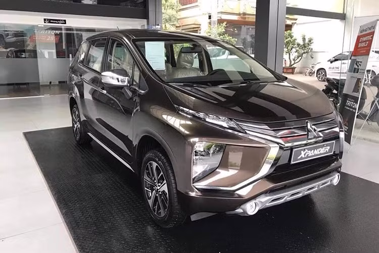Doanh số bán trong tháng 4/2020 chỉ đạt 380 xe, giảm mạnh 441 xe so với tháng trước đã đẩy Mitsubishi Xpander xuống vị trí cuối top xe bán chạy trong tháng. Cộng dồn 4 tháng đầu năm, đã có 3.381 xe được bàn giao tới khách hàng. Hiện tại, Mitsubishi Xpander vẫn là mẫu xe đứng đầu phân khúc MPV tại thị trường Việt. Xe có mức giá bán khá hấp dẫn so với các đối thủ cùng phân khúc, dao động từ 550-650 triệu đồng tương ứng với 3 phiên bản.