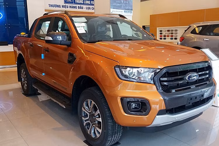 Vẫn là mẫu xe bán tải bán chạy nhất thị trường nhưng trong tháng 4/2020, chỉ có 481 xe Ford Ranger được bàn giao tới khách hàng, giảm 379 xe so với tháng trước. Tính từ đầu năm 2020 đến hết tháng 4, Ford Việt Nam đã bán ra tổng cộng 2.370 xe Ranger. Với việc ra mắt phiên bản Ford Ranger Limited vào khoảng giữa tháng 2, hiện tại, xe đang được bán tại Việt Nam với 8 phiên bản có giá dao động từ 616-918 triệu đồng. 