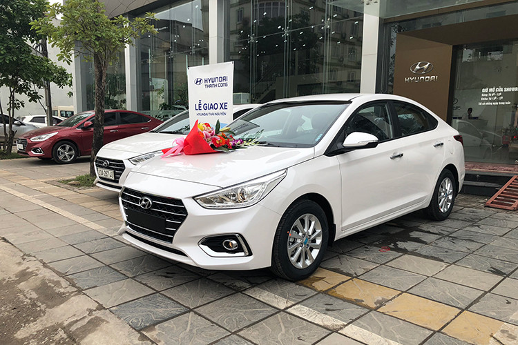 Cũng chịu ảnh hưởng chung của dịch Covid-19, doanh số Hyundai Accent trong tháng 4/2020 chỉ đạt 618 xe, giảm 925 xe so với tháng trước. Cộng dồn 4 tháng đầu năm, TC Motor đã bàn giao tới khách hàng 5.058 xe Accent. Cũng trong tháng 4, Hyundai Accent thế hệ mới đã được ghi nhận cán mốc 36.696 xe bán ra sau 2 năm. Hiện tại, xe đang được bán tại Việt Nam với 4 phiên bản có giá bán dao động từ 426,1-542,1 triệu đồng.