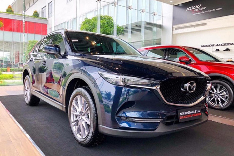 Trong khi lượng tiêu thụ của các mẫu xe khác giảm mạnh do thị trường ôtô biến động bởi Covid-19 thì Mazda CX-5 gây bất ngờ khi doanh số tăng so với tháng trước. Trong tháng 4/2020, đã có 459 xe CX-5 bán ra thị trường, tăng 178 xe so với tháng trước và cộng dồn 4 tháng đầu năm đạt 1.537 xe bán ra. Hiện tại, Thaco đang cung cấp tới thị trường Việt 6 phiên bản CX-5 và có giá bán dao động từ 899 triệu đồng đến 1,149 tỷ đồng.