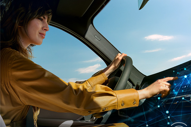 Chu xe BMW 3 Series co the mo va khoa cua xe tu xa-Hinh-4