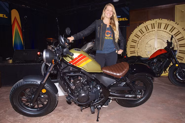 Phiên bản đặc biệt Rebel Aviator Nation sẽ có 2 bản động cơ 300 phân khối và 500 phân khối của Rebel 2017. Honda Rebel 2017 tiêu chuẩn dự kiến chính thức có mặt trên thị trường nước ngoài vào cuối tháng 4/2017. Sau đó, phiên bản đặc biệt Honda Rebel Aviator Nation sẽ xuất hiện tại các đại lý chính hãng của Honda vào khoảng tháng 6/2017.