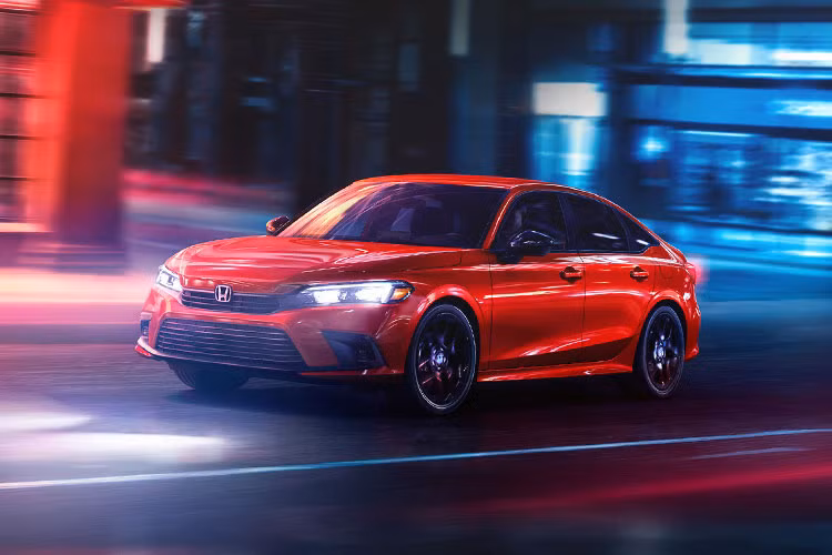 Thông tin Honda Civic thế hệ mới xuất hiện trên dữ liệu của Cục sở hữu trí tuệ đã khiến nhiều người tin rằng, mẫu sedan hạng C mới này sẽ về Việt Nam trong thời gian tới để cạnh tranh với Mazda 3. Ở thế hệ mới, Honda Civic được đơn giản hóa thiết kế từ trong ra ngoài. Mặt trước của xe nổi bật với lưới tản nhiệt Solid Wing Face. Đèn pha hiện có kiểu dáng đẹp hơn và nhỏ hơn so với phiên bản tiền nhiệm.