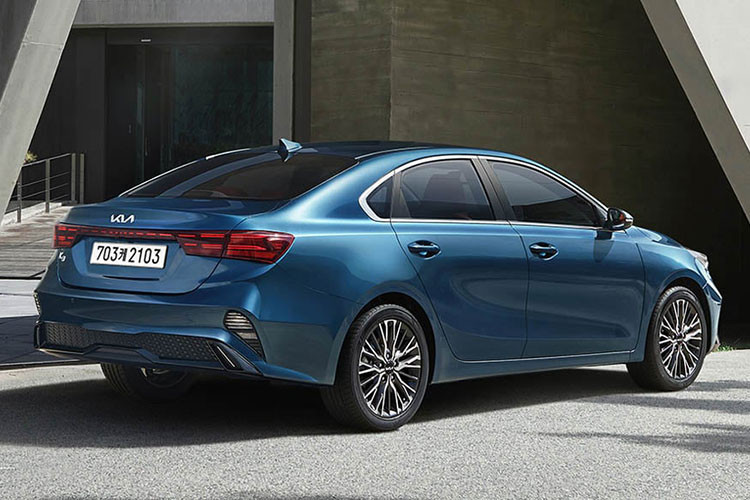 Có thể sẽ không có bất kỳ thay đổi nào về động cơ trên Cerato mới, vẫn là tùy chọn máy 1.6L và 2.0L, kết hợp cùng hộp số sàn hoặc hộp số tự động 6 cấp. Kiểu dáng thể thao, nội thất bắt mắt, kết hợp cùng mức giá cạnh tranh sẽ tiếp tục là điểm mạnh giúp Thaco Kia có được sự quan tâm từ phía khách hàng.