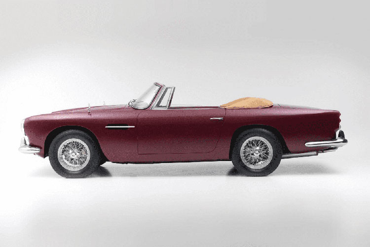 Đơn cử như một chiếc xe cổ Aston Martin DB4 Convertible sản xuất năm 1962 sẽ được đưa ra đấu giá thời gian tới đây. Theo những người có kinh nghiệm chơi xe cổ, mức giá xe Aston Martin DB4 Convertible 1962 cuối cùng dành cho chiếc siêu xe thể thao cổ này dự kiến sẽ nằm ở khoảng 1,2-1,4 triệu USD (tương đương 28 - 33 tỷ đồng).