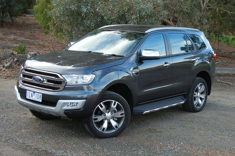 Thông tin về mẫu xe Ford Everest 2018 phiên bản nâng cấp mới đã được hé lộ từ một sự kiện nội bộ dành cho các đại lý chính hãng. Mặc dù không phải thế hệ hoàn toàn mới, Ford Everest phiên bản 2018 bán tại Việt Nam năm nay sẽ có thay đổi đáng kể, nhất là về động cơ và hộp số.