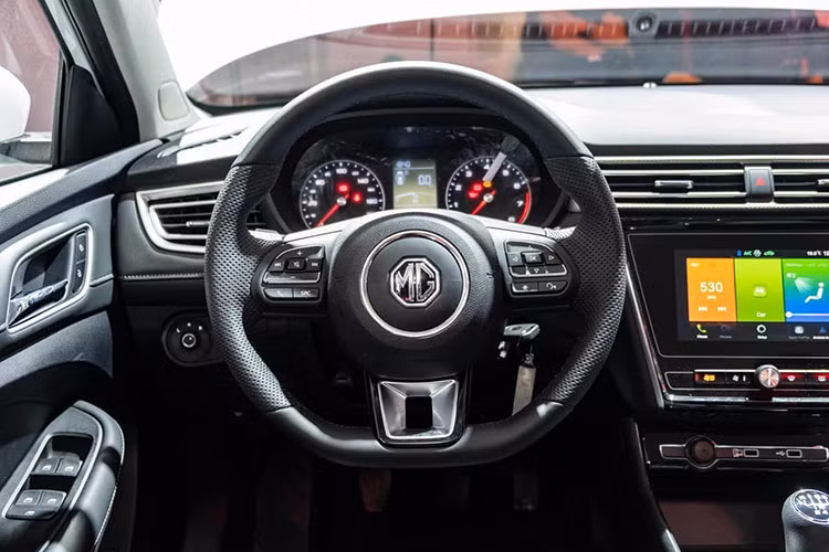 Chương trình khuyến mãi của MG được triển khai từ ngày 1/6 đến hết ngày 30/6/2024. Ngoài ra, từ ngày 1/6 đến hết ngày 25/6/2024, khách hàng mua MG5 và ZS còn được tặng thêm 2 năm bảo hiểm vật chất trị giá 20 triệu đồng. Cả hai chương trình sẽ được áp dụng cho khách hàng hoàn tất thủ tục thanh toán 100% và đại lý xuất hóa đơn GTGT trong thời gian diễn ra chương trình.