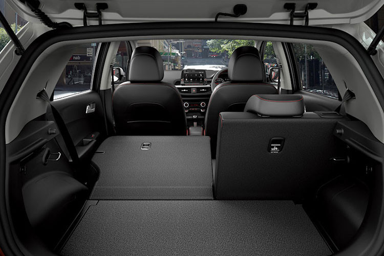 Tại thị trường Úc, Kia Morning 2022 được trang bị khối động cơ 1.0L hút khí tự nhiên. Khối động cơ này kết hợp với hộp số tự động 4 cấp giúp sản sinh công suất tối đa 76 mã lực và mô-men xoắn 95,1 Nm. Mức tiêu thụ nhiên liệu của Kia Morning 2022 được hãng truyền thông là 6,36L/100 km. 