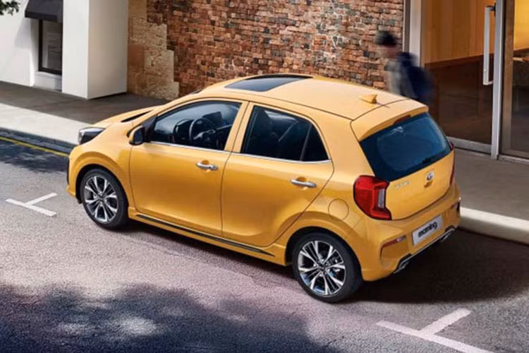 Chưa dừng lại ở đó, Kia Morning 2022 tại Úc có nhiều yếu tố cạnh tranh hơn khi nhận được gói công nghệ Car to Home với các tính năng hiện đại, giúp người lái có thể điều khiển từ xa các đồ vật điện tử tại nhà như điều hòa, công tắc đèn hay ổ cắm ngay cả khi ở trên xe.