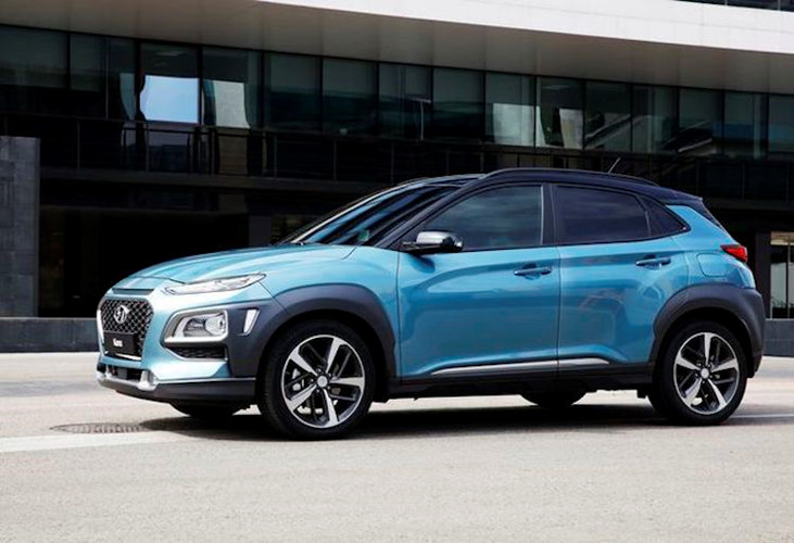 Kích thước dài x rộng x cao của mẫu xe Hyundai Kona tại Việt Nam lần lượt là 4.165 x 1.800 x 1.565 mm. Chiều dài cơ sở 2.600 mm. Khoảng sáng gầm xe 170 mm. So với Ford EcoSport, xe Hyundai Kona ngắn hơn 160 mm, rộng hơn 45 mm và chiều dài cơ sở lớn hơn 81 mm.