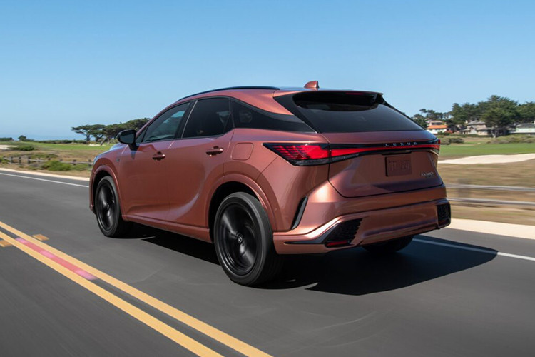 Với những nâng cấp đáng kể về công nghệ, động cơ hybrid tiết kiệm nhiên liệu cùng nhiều tính năng an toàn cao cấp, Lexus RX Hybrid 2025 hứa hẹn sẽ là lựa chọn hấp dẫn trong phân khúc SUV hạng sang. 