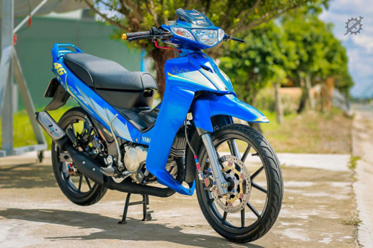 Với giá thành độ lên đến cả trăm triệu đồng, khiến tổng giá trị của chiếc xe máy côn tay Yamaha Z125 độ khủng này lên đến khoảng hơn 500 triệu đồng.