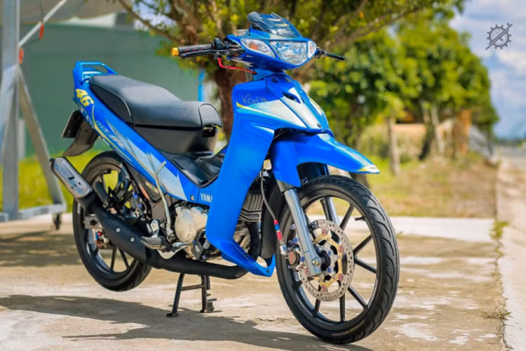 Với giá thành độ lên đến cả trăm triệu đồng, khiến tổng giá trị của chiếc xe máy côn tay Yamaha Z125 độ khủng này lên đến khoảng hơn 500 triệu đồng.