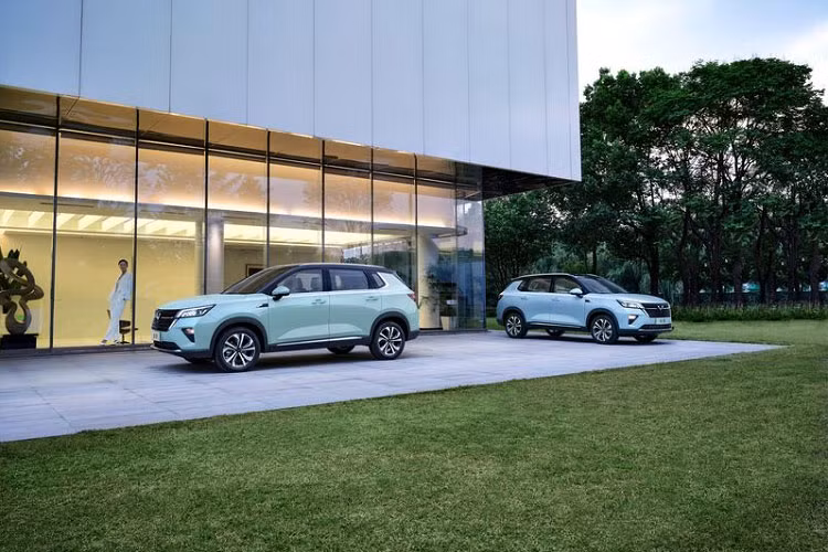 Với khối động cơ trên, Wuling Asta 2021 đương nhiên không thể mang đến cảm giác dính lưng vào ghế khi tăng tốc cho người lái. Thậm chí, phóng viên Wheelsboy còn dùng từ "rất, rất chậm" khi miêu tả về mẫu xe này. Đây có lẽ là một trong những lý do vì sao Wuling Asta 2021 lại rẻ đến thế.