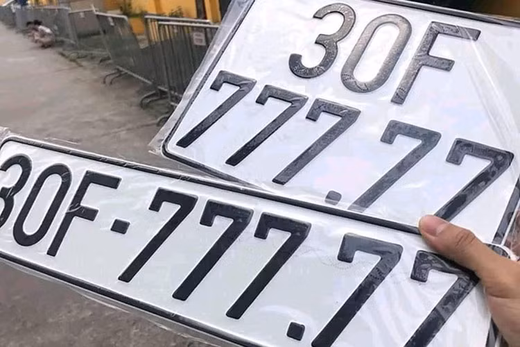 Được biết, theo quan niệm phật giáo, số 7 là con số được tôn sùng, nó mang ý nghĩa to lớn, vĩ đại. Đặc biệt, người sở hữu dãy số ngũ quý 7 sẽ thăng tiến trên con đường công danh, có nhiều trợ thủ đắc lực và trung thành, quyền lực sẽ được giữ vững không bị ai xâm phạm. Nếu bị xâm phạm sẽ có những tài nhân trung thành hậu thuẫn và bảo vệ.