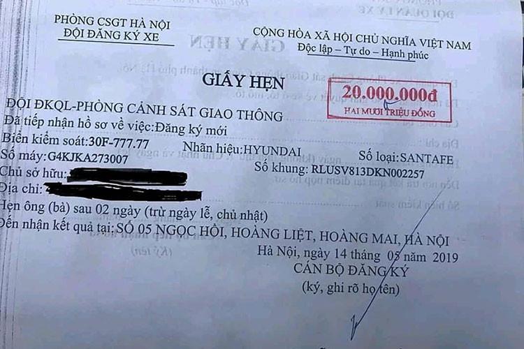 Với cách luận số như vậy, nhiều người không khỏi ngưỡng mộ chủ xe SantaFe mang biển số 777.77 khi đã cực kì may mắn bốc trúng biển số này. Trước chiếc xe Hyundai SantaFe ngũ quý 7, đã có 3 chiếc xe khác cũng nhãn hiệu và cũng là phiên bản Hyundai SantaFe 2019 mang biển số cực đẹp với dãy số ngũ quý 2, ngũ quý 3 và ngũ quý 5.