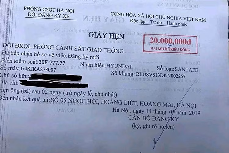 Với cách luận số như vậy, nhiều người không khỏi ngưỡng mộ chủ xe SantaFe mang biển số 777.77 khi đã cực kì may mắn bốc trúng biển số này. Trước chiếc xe Hyundai SantaFe ngũ quý 7, đã có 3 chiếc xe khác cũng nhãn hiệu và cũng là phiên bản Hyundai SantaFe 2019 mang biển số cực đẹp với dãy số ngũ quý 2, ngũ quý 3 và ngũ quý 5.