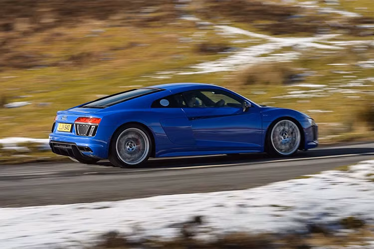 Tuy nhiên, động cơ trên Audi S4 sử dụng 1 tăng áp ống đôi (single twin-scroll turbocharger) còn V6 2.9 sử dụng tăng áp kép (twin-turbochargers).