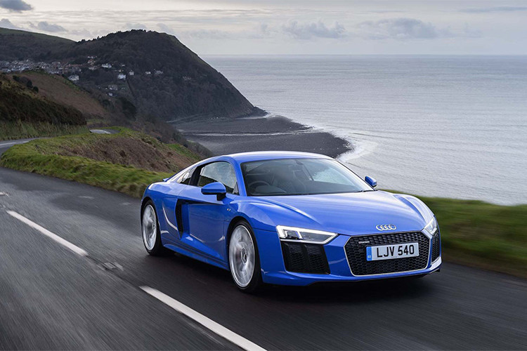 Cùng với động cơ W12 trên mẫu Audi A8, động cơ V10 dung tích 5.2L hút khí tự nhiên trên siêu xe Audi R8 đang chia sẻ cùng với Lamborghini Huracan, sắp tới nó có thể sẽ bị hãng xe sang Audi khai tử khi kết thúc thế hệ hiện tại của Audi R8 có thể vào năm 2020.