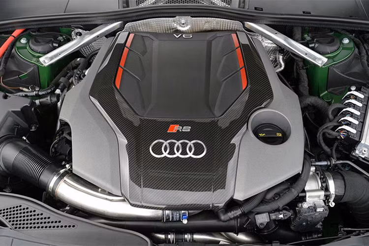 Được biết, các kỹ sư của Audi Sport sẽ nâng cấp khối động cơ V6 2.9L này để nó cho công suất khoảng 500 mã lực (373 kilowatt). Động cơ V6 2.9L này có một số điểm chung với động cơ V6 3.0L trên Audi S4 mới.
