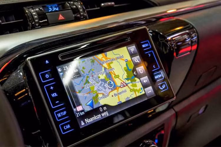 Thể tích thùng của Hilux Invincible 50 Chrome Edition cũng nhỏ hơn một chút so với phiên bản thường, do Toyota đã lắp thêm một hộp chống nước và có khóa ở cuối thùng, Ngoài ra, tấm lót sàn bằng nhựa - trang bị vốn nằm trong danh sách tùy chọn cũng đã được hãng lắp sẵn cho Invincible 50 Chrome Edition.