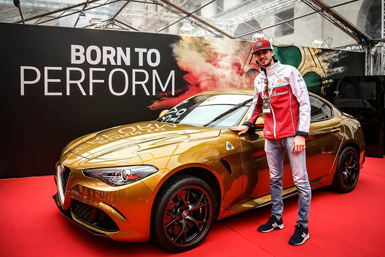 Tại Mỹ, giá xe Alfa Romeo Giulia rẻ nhất bán ra từ 37.995 USD (tương đương 858 triệu đồng), và khách hàng sẽ phải bỏ thêm 2000 USD mới có hệ dẫn động 4 bánh. Các phiên bản tầm trung Giulia Ti có giá 39.995 USD (tương đương 903 triệu đồng). Cuối cùng, bản thể thao Giulia Quadrifoglio "chốt giá" 72.000 USD (1,62 tỷ đồng).