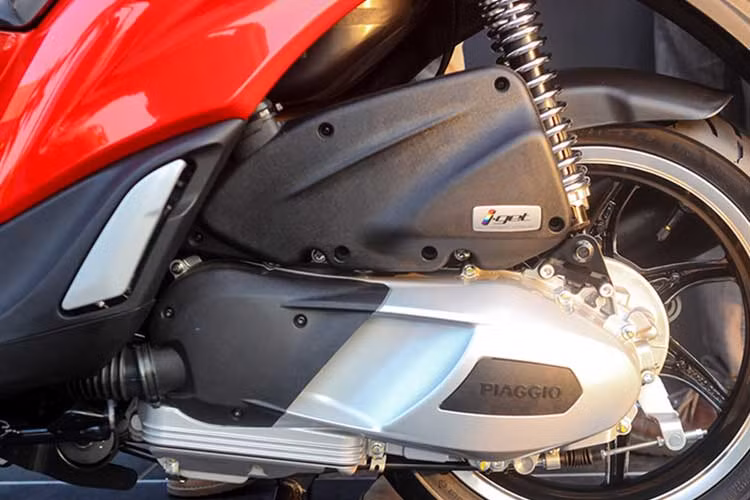 Chiếc xe này sử dụng động cơ iGet dung tích 125 phân khối xy lanh đơn, giảm độ rung và tăng độ mượt mà khi vận hành, cùng bộ đề khởi động mới giúp giảm tiếng ồn khi đề 70%...; cùng với đó là tính năng ăn toàn cao như hệ thống chống bó cứng phanh ABS tiên tiến, khóa từ, hệ thống đèn định vị LED, cùng thiết kế hiện đại và năng động.