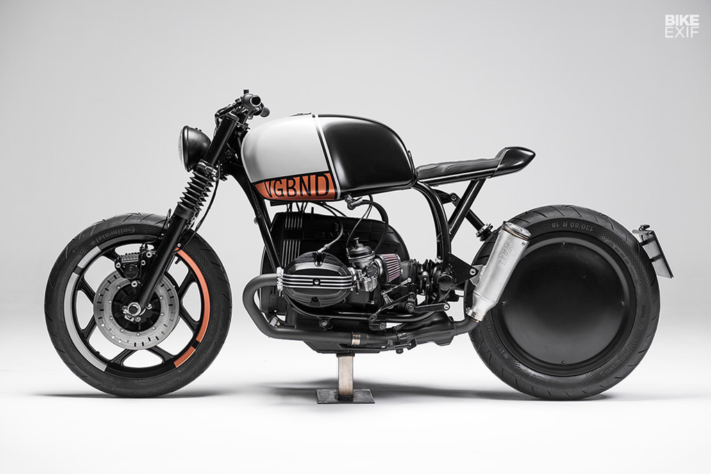 Những mẫu độ xe BMW cổ dùng động cơ boxer thường bị đánh giá là nhàm chán vì không có nhiều kiểu thiết kế nổi bật. Tuy nhiên, ngoại lệ đã xảy ra ở cơ sở Vagabund Moto với mẫu độ R80 trong bài viết này.