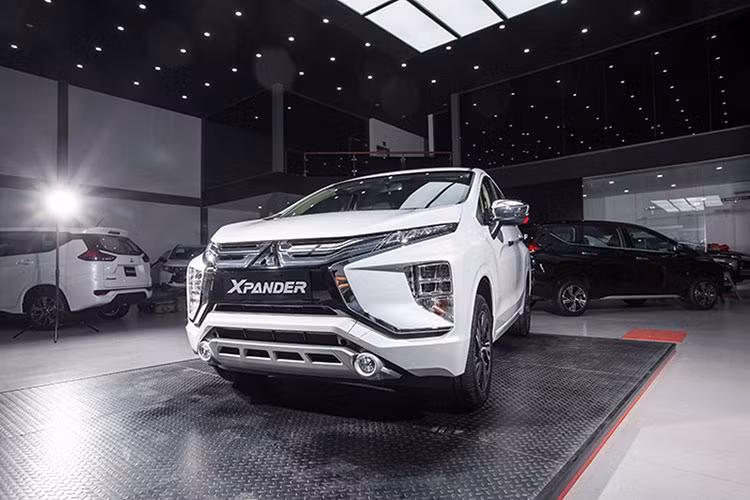 Đáng chú ý, mẫu xe MPV giá rẻ Mitsubishi Xpander cũng bất ngờ bị rớt hạng. Với kết quả kinh doanh tháng 2 vừa qua chỉ với 630 xe bán ra toàn toàn thị trường đã khiến cho Mitsubishi Xpander dừng chân ở vị trí thứ 6.