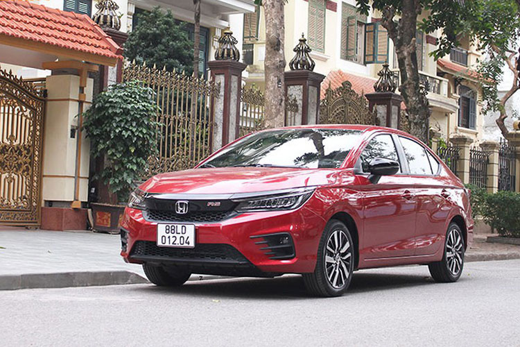 Honda City cũng là một cái tên đáng chú ý. Sau suốt năm 2019 hoàn toàn vắng bóng, mẫu xe sedan cỡ B này đã trở lại với danh sách 10 ôtô đắt khách nhất khi đứng ở vị trí thứ 5 với doanh số 613 xe. Lý giải cho sự thăng hoa này là bởi thế hệ mới của City vừa mới ra mắt, đặc biệt là sự xuất hiện của phiên bản thể thao RS giúp tăng cường sức hấp dẫn.