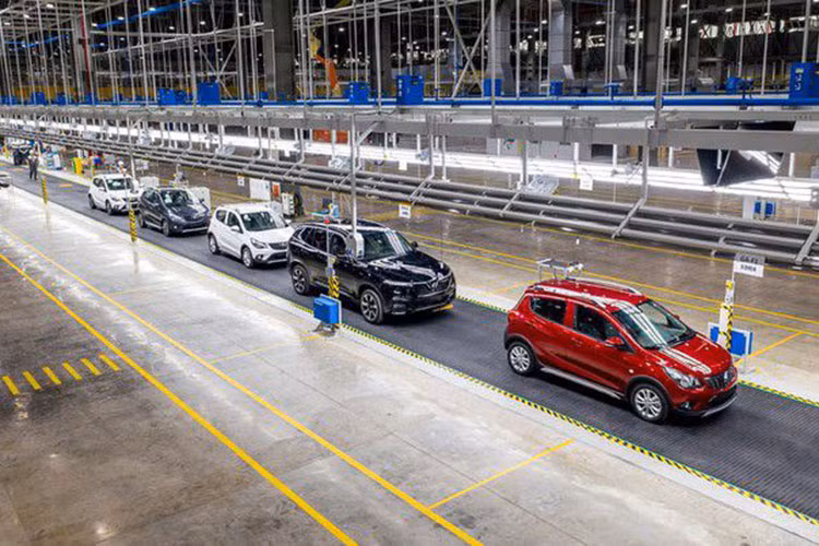 Trước tình hình đại dịch Covid – 19 đang diễn biến phức tạp và tháng 2/2021 trùng với Tết nguyên đán nên doanh số của các mẫu xe bán ra trong tháng 2 sụt giảm mạnh so với tháng trước. Thứ hạng của của những mẫu xe trong top 10 ôtô bán chạy nhất Việt Nam có sự xáo trộn khi Toyota Vios tiếp tục đánh đánh mất vị thế dẫn đầu vào mẫu xe cỡ nhỏ VinFast Fadil, đồng thời còn xếp sau nhiều mẫu xe khác.