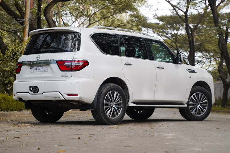 Dù đã được mở bán tại Trung Đông từ cuối năm 2023, mẫu xe SUV Nissan Patrol Y63 dự kiến chỉ có thể nhận đặt cọc tại Úc vào cuối năm 2026. Nguyên nhân chính đến từ việc sản xuất phiên bản tay lái nghịch bị trì hoãn tới hai năm, khiến nguồn cung cho thị trường Úc bị ảnh hưởng nghiêm trọng.