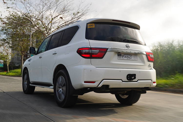 Nissan Patrol thế hệ mới sử dụng động cơ V6 tăng áp kép dung tích 3.5L, cung cấp công suất tối đa 425 mã lực và mô-men xoắn cực đại 700 Nm. Sức mạnh được truyền đến cả bốn bánh thông qua hộp số tự động 9 cấp.