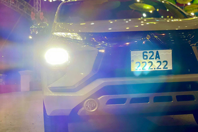 Đối với dân chơi sim hoặc biển số đẹp, số tiến lên (số sảnh), tứ quý (4 số giống nhau), ngũ quý (5 số giống nhau) mang ý nghĩa phong thủy tốt lành, thể hiện sự thăng tiến, phát triển, đi lên của con người nên được nhiều người ưa chuộng. Những tấm biển này được săn lùng với giá "khủng".