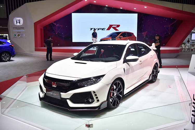 Honda Civic Type R là mẫu xe đua thể thao mang tính biểu tượng của Honda về tinh thần không ngừng chấp nhận thử thách. Minh chứng là Civic Type R hiện đang chiếm lĩnh danh hiệu "Chiếc xe cầu trước nhanh nhất thế giới" với kỷ lục hoàn thành vòng đua trong 7 phút 43,80 giây tại Nürburgring Nordschleife, Đức vào năm 2017.