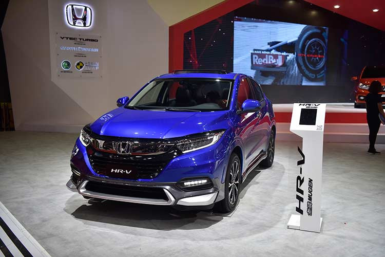 Cũng tại gian hàng của thương hiệu xe ôtô Honda ở VMS 2018, hãng xe Nhật Bản đem tới các mẫu xe hiện khá "hot" trên thị trường xe nhập gồm hai mẫu xe SUV nhập khẩu Honda HR-V, Honda CR-V, và Honda Jazz.