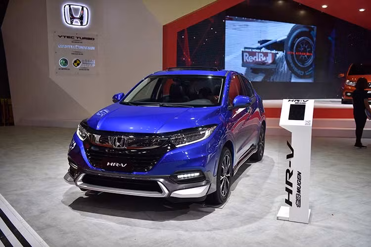 Cũng tại gian hàng của thương hiệu xe ôtô Honda ở VMS 2018, hãng xe Nhật Bản đem tới các mẫu xe hiện khá "hot" trên thị trường xe nhập gồm hai mẫu xe SUV nhập khẩu Honda HR-V, Honda CR-V, và Honda Jazz.