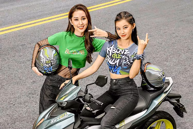 Yamaha Exciter 155VVA moi song cuc chat voi mau cua duong pho
