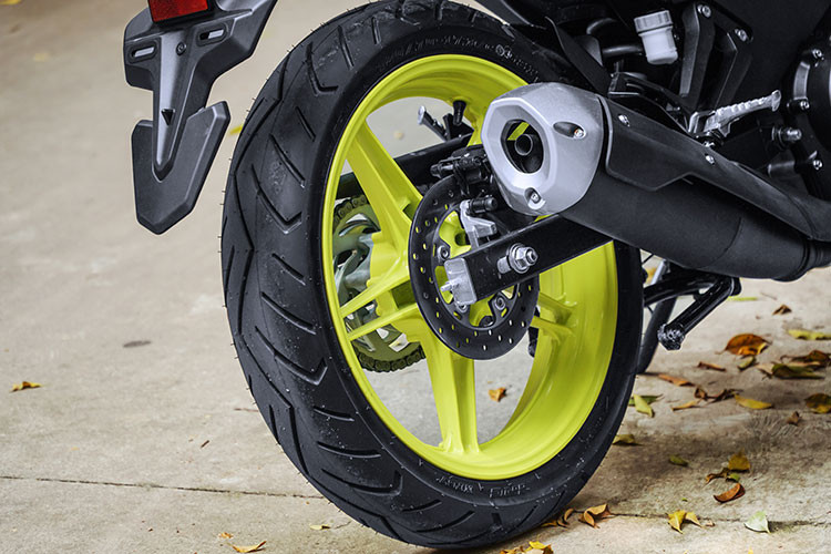 Yamaha Exciter 155VVA moi song cuc chat voi mau cua duong pho-Hinh-4