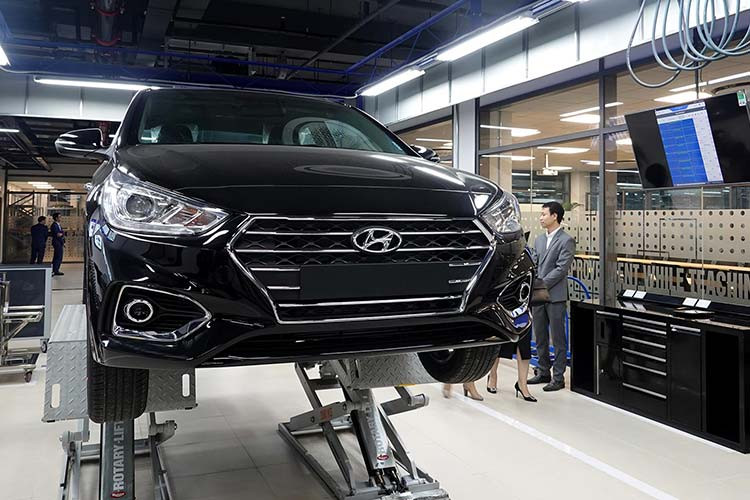 Khu vực tầng 3 cũng sẽ được sử dụng làm trung tâm nghiên cứu các vấn đề về kỹ thuật trên các mẫu xe Hyundai, từ đó đưa ra các giải pháp xử lý và tối ưu. Thông qua quá trình nghiên cứu, khả năng giải quyết vấn đề cũng như năng lực về mặt kỹ thuật của đội ngũ kỹ thuật viên trong toàn hệ thống Đại lý Hyundai ủy quyền sẽ được nâng cao hơn, từ đó mang lại chất lượng cung cấp dịch vụ khách hàng tốt hơn.