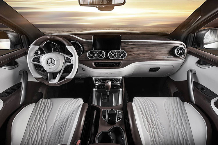 Nội thất xe được nâng cấp thậm chí còn mạnh hơn ngoại thất. Các ghế nay sử dụng chất liệu da Nappa Porzellan giống như trên các phiên bản của dòng siêu xe sang Maybach sang trọng nhà Mercedes-Benz hiện nay.