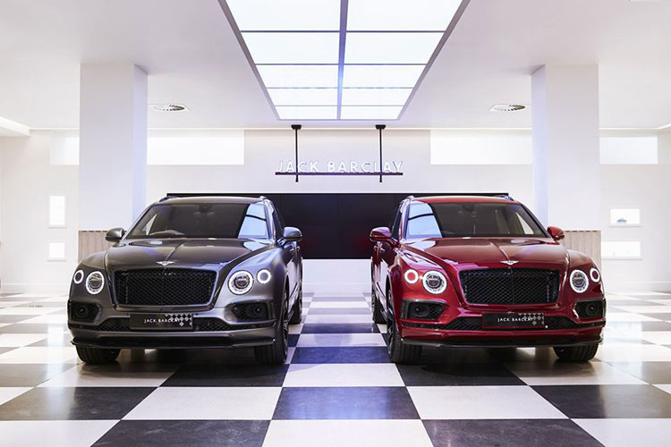 Để kỷ niệm 100 năm ngày thành lập, hãng xe siêu sang Bentley đã chính thức giới thiệu tới công chúng trên toàn thế giới 2 phiên bản đặc biệt của dòng SUV hạng sang Bentayga với tên gọi Businessman và Sportsman. Cả hai phiên bản mới này đều được chế tác bởi bộ phận cá nhân hoá Mulliner và xưởng may nổi tiếng của nước Anh - Huntsman.