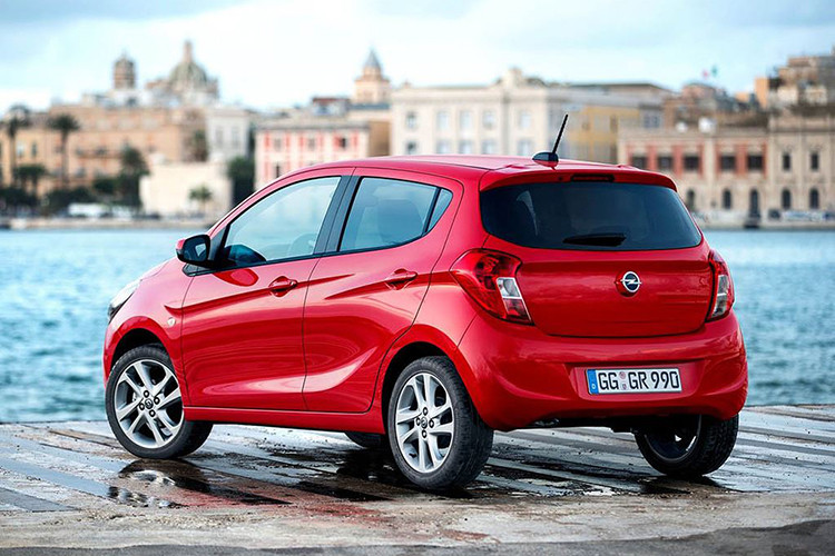 Mẫu xe này có trục cơ sở 2.385mm (bằng trục cơ sở Spark), kích thước tổng thể (Dài x Rộng x Cao) tương ứng (3.675 x 1.698 x 1.485)mm. Bản Karl Rocks có trục cơ sở tương tự nhưng kích thước tổng thể (3.676 x 1.698 x 1.532)mm. Tự trọng của Karl ở mức 939kg.