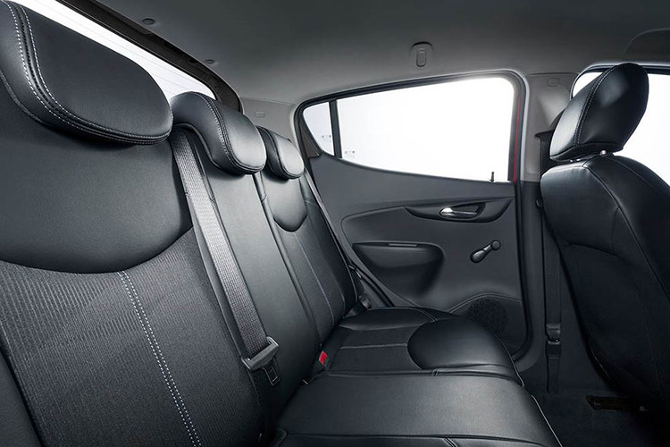 Khi tham gia vào mảng ôtô tại Việt Nam, thương hiệu xe VinFast đã mua lại toàn bộ hoạt động của GM tại Việt Nam, bao gồm cả nhà xưởng ở Hà Nội, nơi sản xuất dòng xe cỡ nhỏ Chevrolet Spark. Nên nhiều khả năng, mẫu Fadil của VinFast sẽ lắp ráp tại nhà máy cũ của Chevrolet.