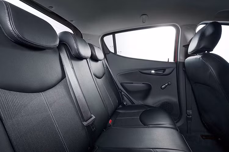 Khi tham gia vào mảng ôtô tại Việt Nam, thương hiệu xe VinFast đã mua lại toàn bộ hoạt động của GM tại Việt Nam, bao gồm cả nhà xưởng ở Hà Nội, nơi sản xuất dòng xe cỡ nhỏ Chevrolet Spark. Nên nhiều khả năng, mẫu Fadil của VinFast sẽ lắp ráp tại nhà máy cũ của Chevrolet.