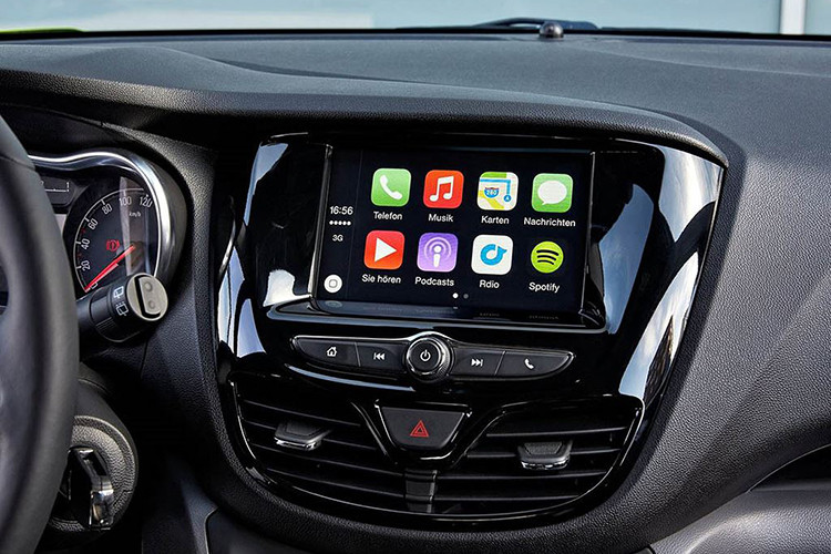 Tờ tạp chí Anh cũng đăng tải thêm xe đô thị cỡ nhỏ Fadil mới của VinFast sẽ có 2 lựa chọn động cơ. Phiên bản số sàn dùng động cơ 1.0, mang cấu hình hướng tới xe dịch vụ taxi, trong khi phiên bản động cơ 1.4 trang bị số tự động CVT nhắm đến khách hàng gia đình nhỏ tại đô thị.