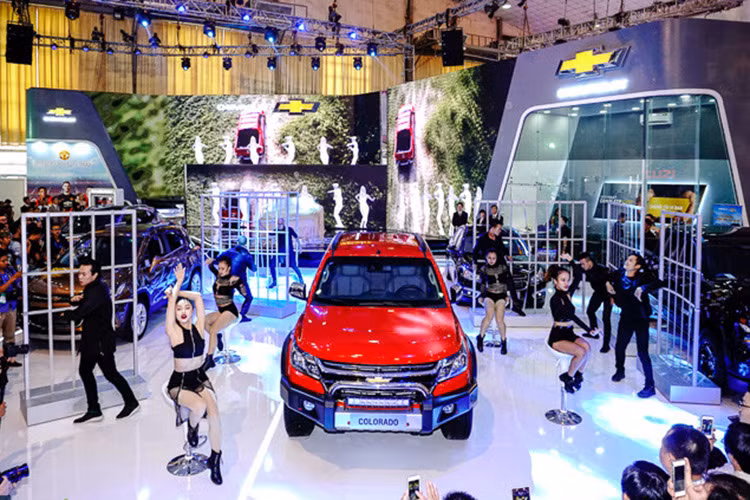 Ngoài việc trưng bày danh mục sản phẩm thế hệ mới mang thương hiệu Chevrolet tại Triển lãm Ôtô Việt Nam 2016, tại gian hàng của mình - Chevrolet Việt Nam còn khuấy động không gian trưng bày bằng các hoạt động đầy hững khởi dành cho các khách hàng đến tham quan.